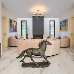 Maison De