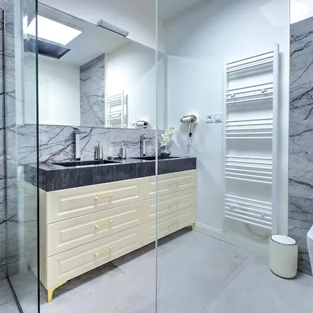 Maison De